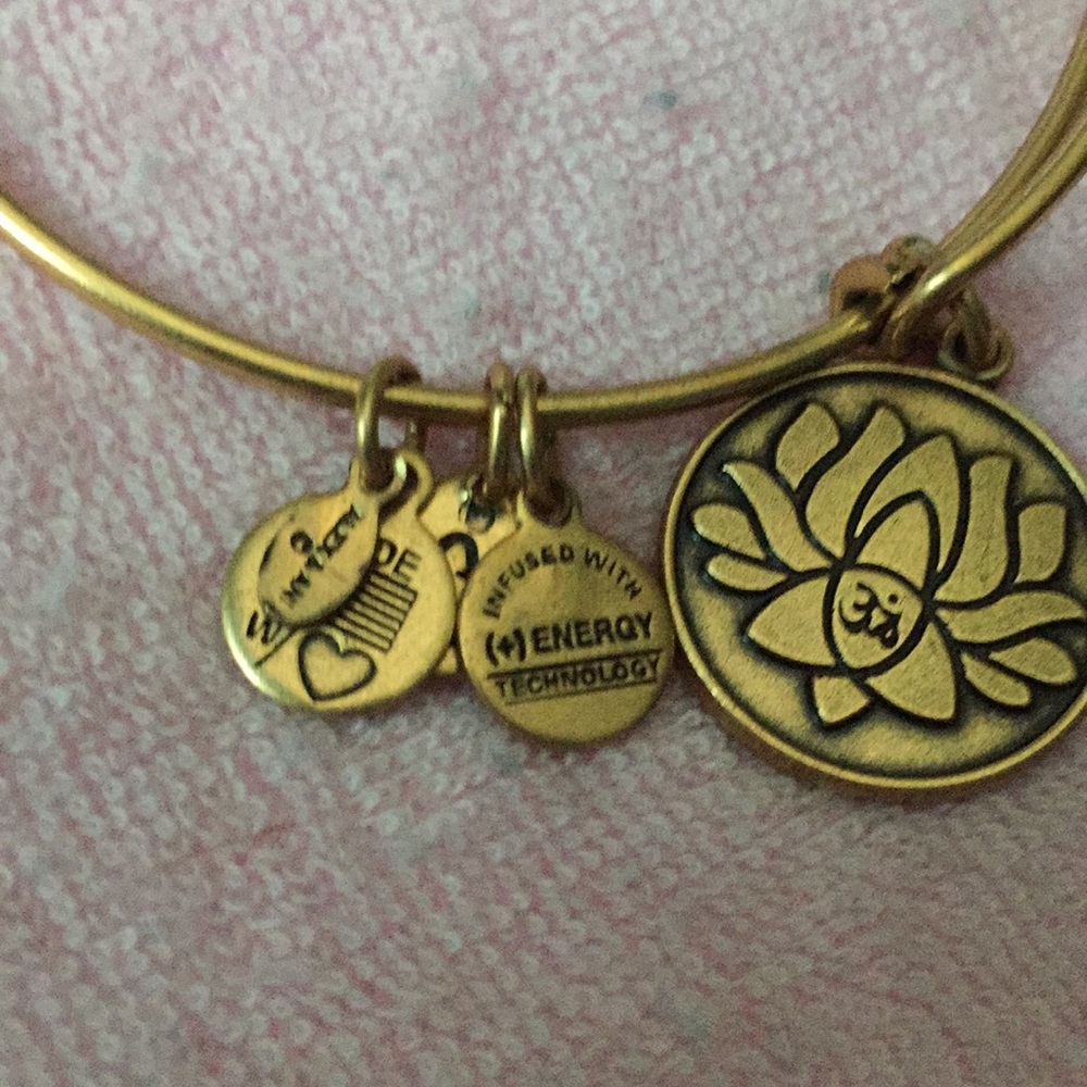 Jewelry - Picture 5 of 5